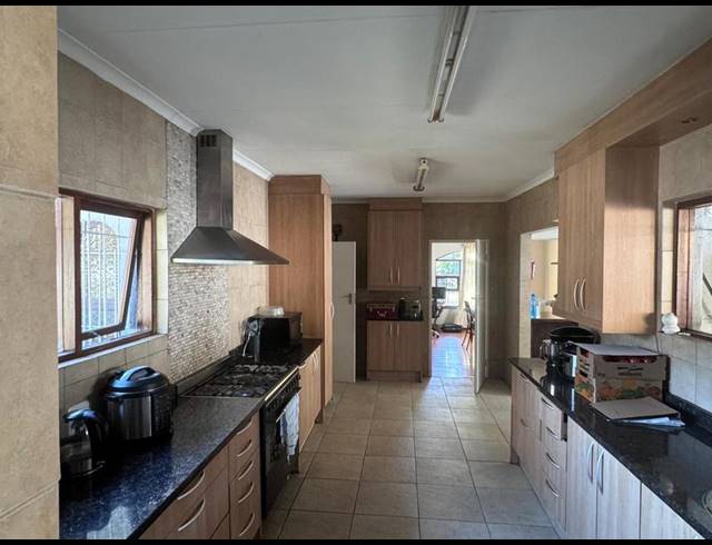 4 BEDROOM HOUSE FOR SALE IN BRYANSTON